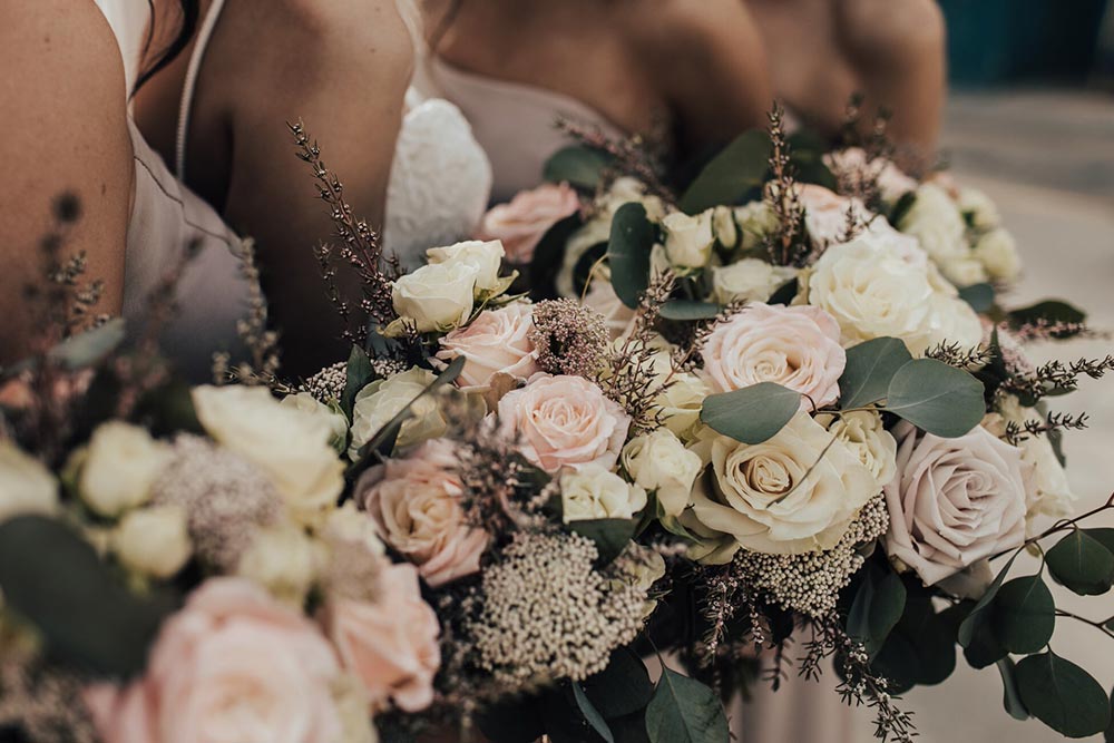 Wedding Party with neutral warm flowers